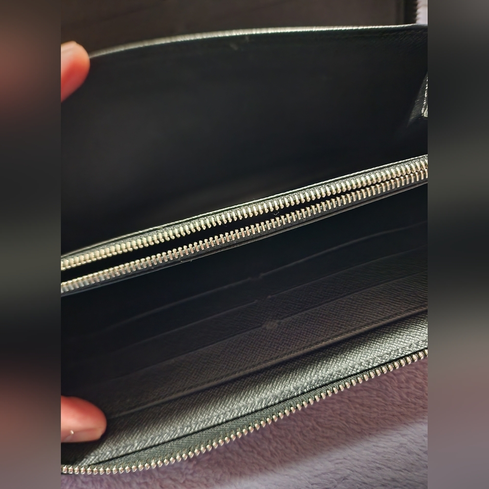 Louis Vuitton Black Epi Zippy Organizer - Picture 12 of 16